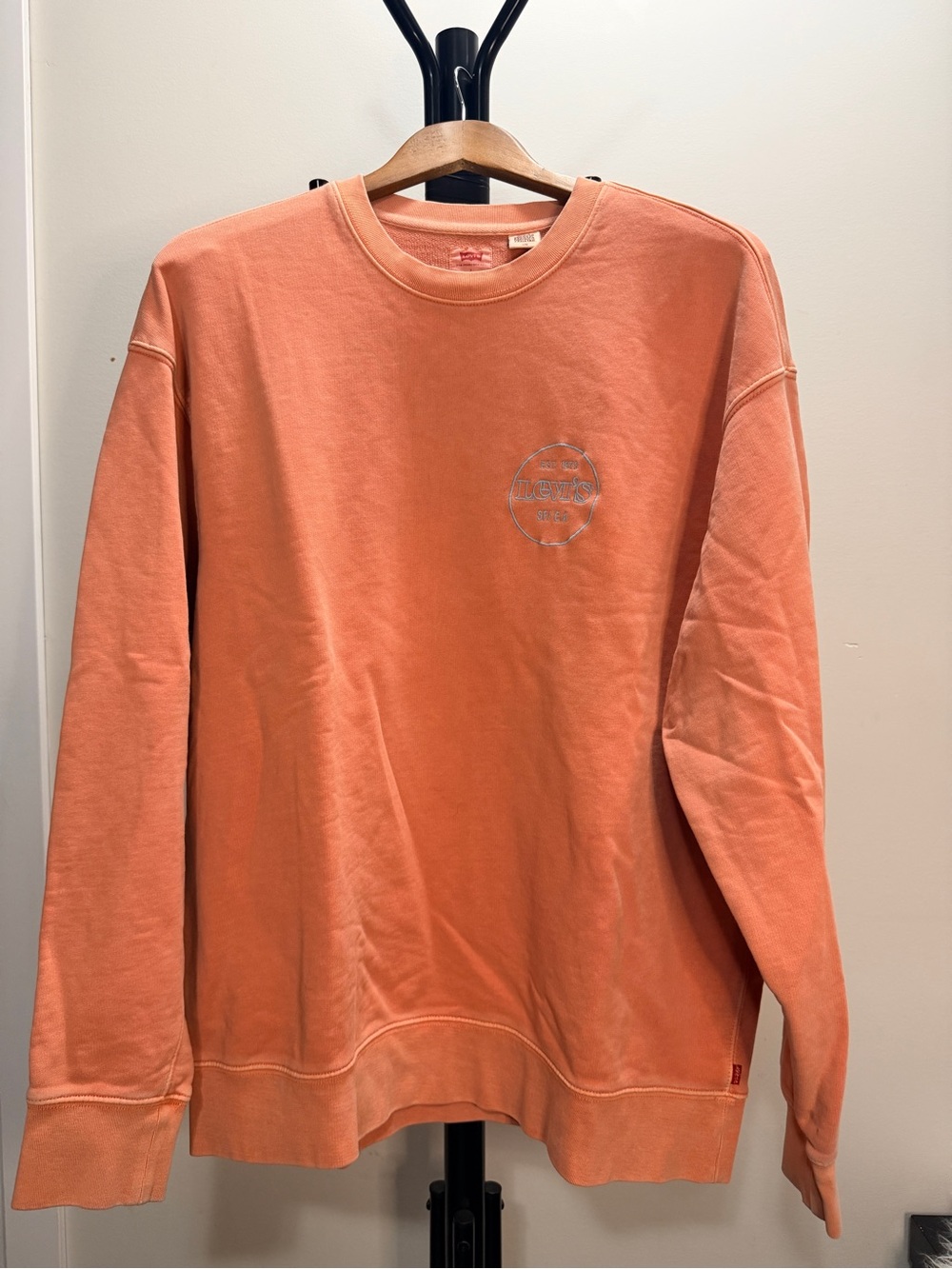 Levi's Relaxed Crewneck Sweatshirt in Peach size Large